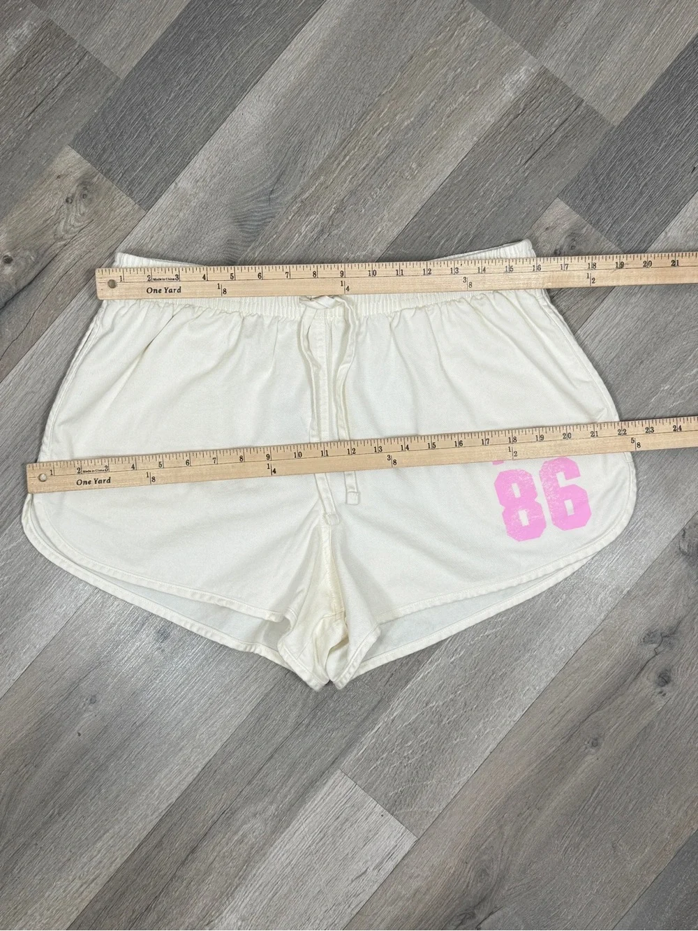 Pink by‎ Victorias Secret Retro Logo Athleisure Jogger Shorts Cream Pink Large